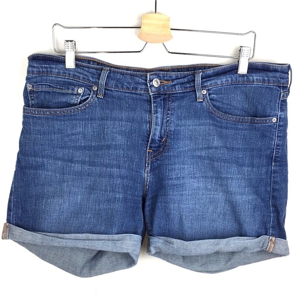 Levi’s denim shorts size 33 relaxed pre-loved Boho ---